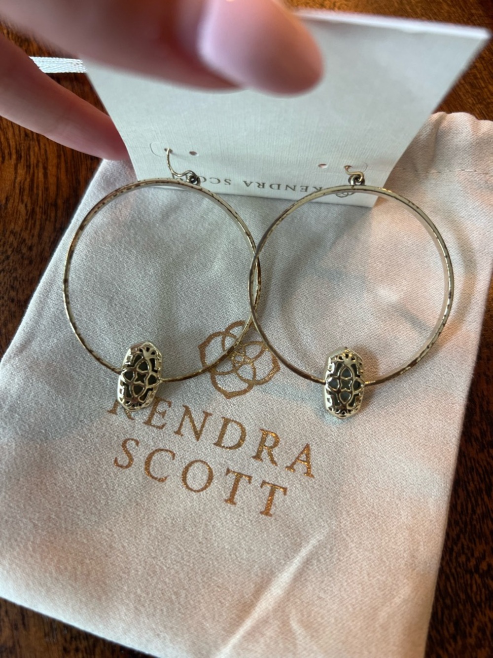 Kendra Scott Gold Elora Hoop Earrings with dark purple/black Druzy stone - Picture 3 of 6